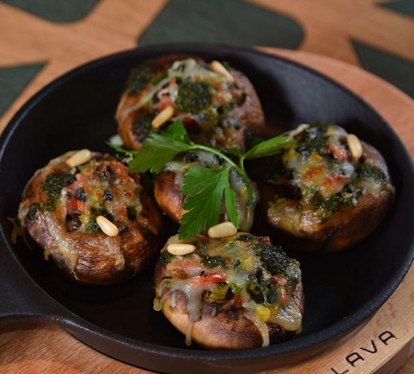 فطر محشي أعشاب وموزريلا